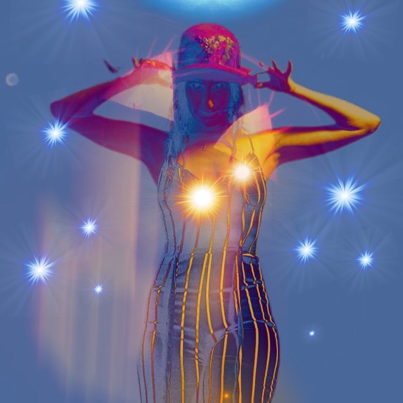 Meet your Posher, Megan - Picture 1 of 3